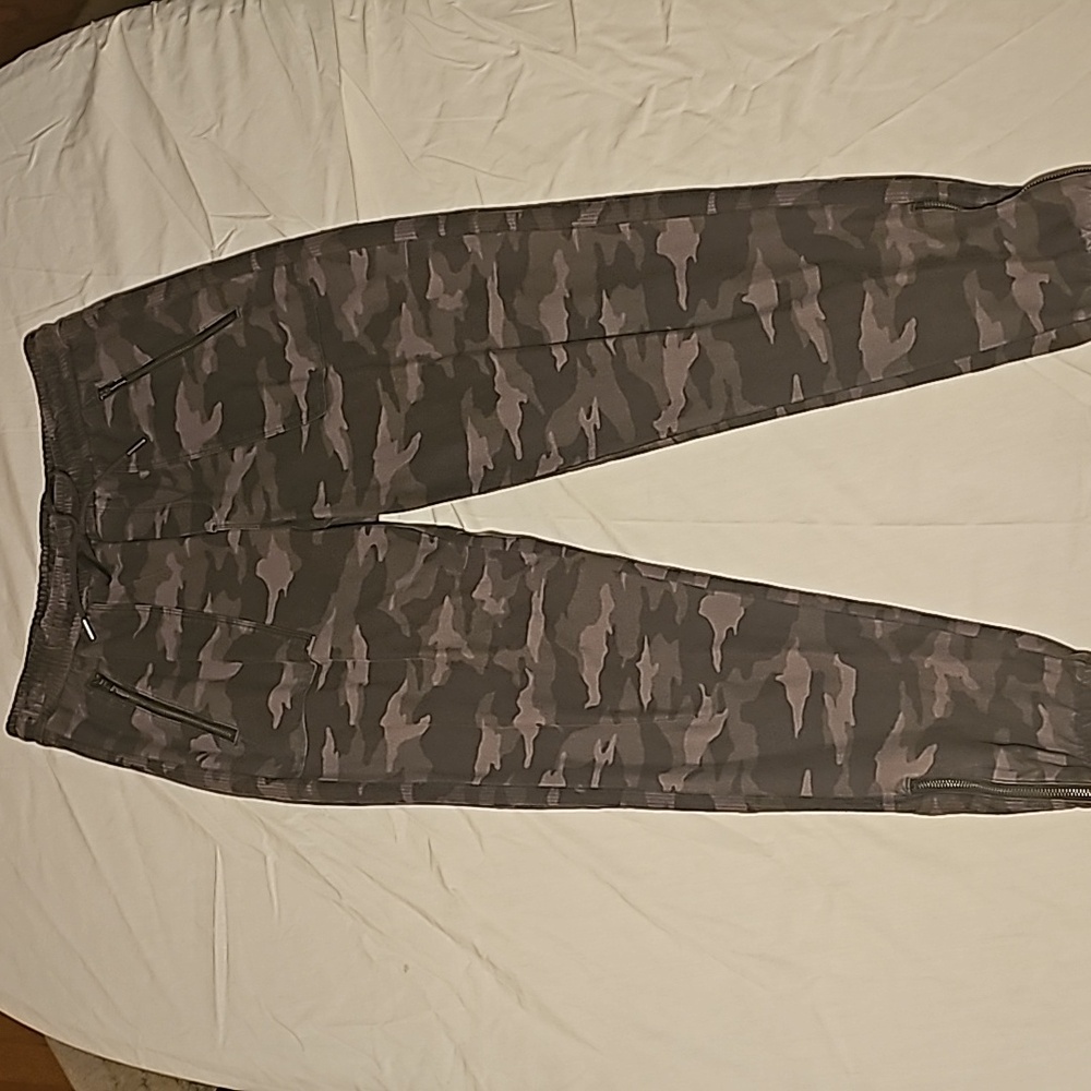 Athleta Camo Joggers, Size 8